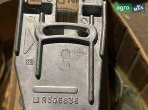 Вісь повороту кермової колонки John Deere R306836