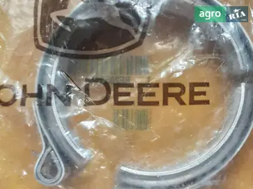 Хомут RE285844 для трактора John Deere - фото