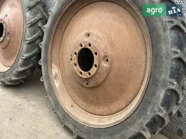 Колесо до трактора - фото