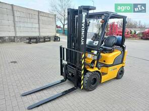 Навантажувач Hyundai 18L-7M 