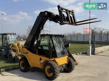 JCB 520-40  - фото