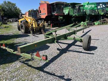 John Deere 220  - фото