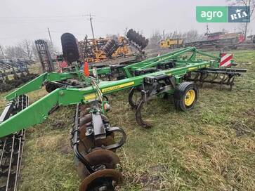 John Deere 2720  - фото