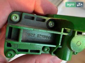 Датчик тиску з каталожним номером DZ119844 John Deere.