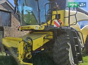 Комбайн New Holland CX 2005